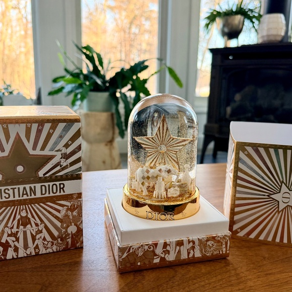 2025 Dior Circus of Dreams Snowglobe NEW IN BOX; SEALED; GIFTABLE - Picture 7 of 12
